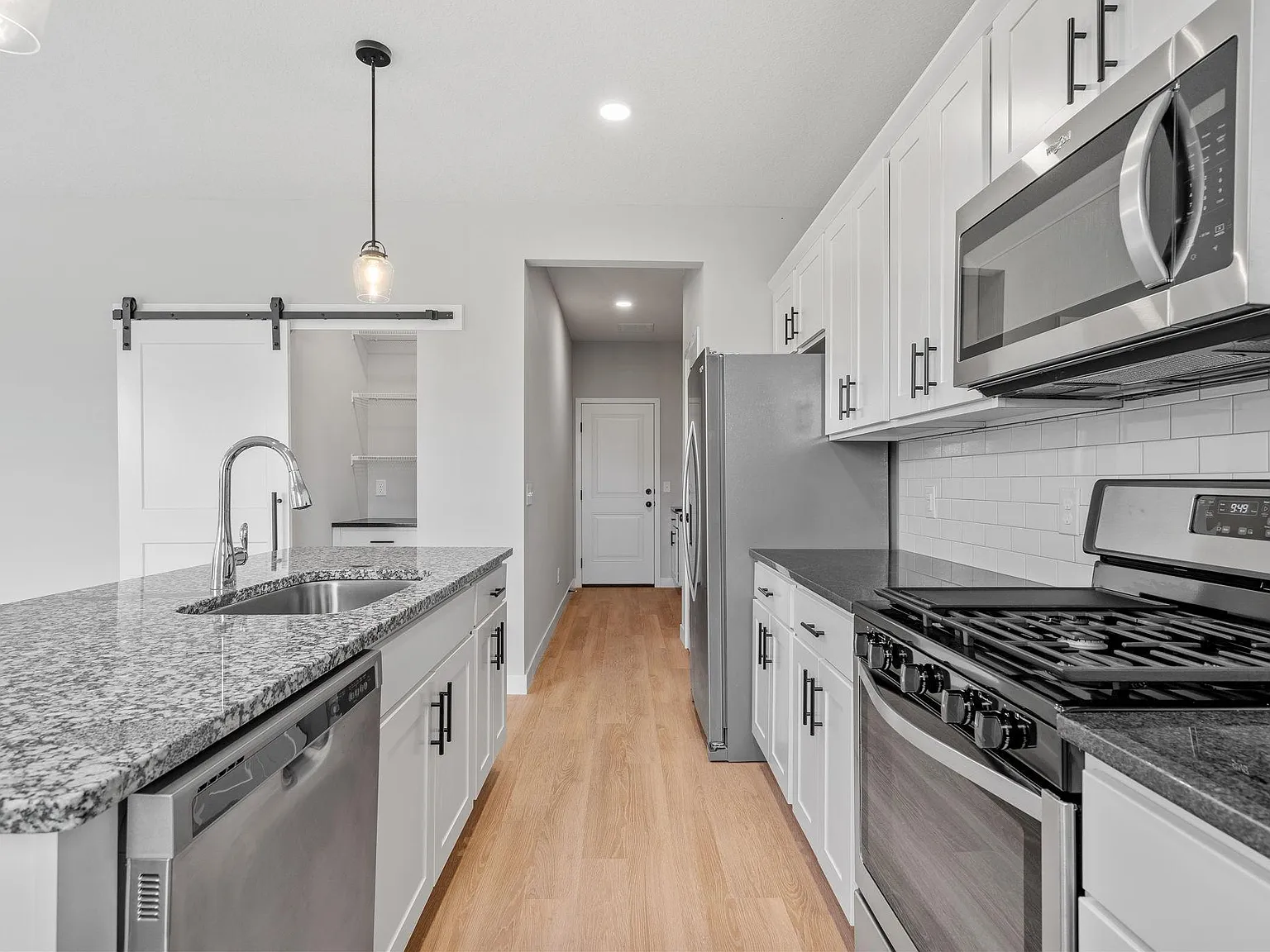 4 bed, 2.5 bath, 2136 sqft, $3,902 — Photo 4