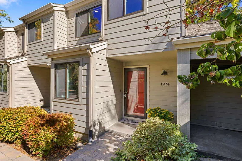 2 bed, 1.5 bath, 1030 sqft, $3,750 — Photo 1