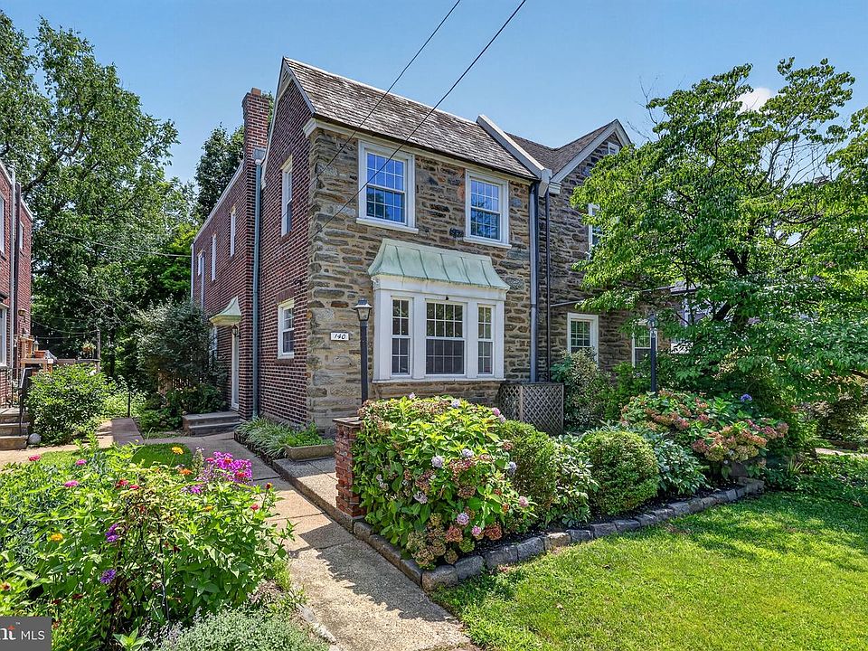 1st image of 140 Rochelle Ave