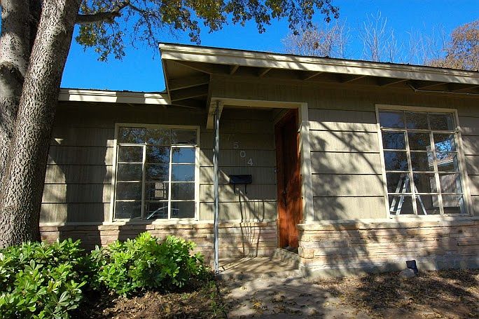 Adorable 1950's Home in Classic Crestview