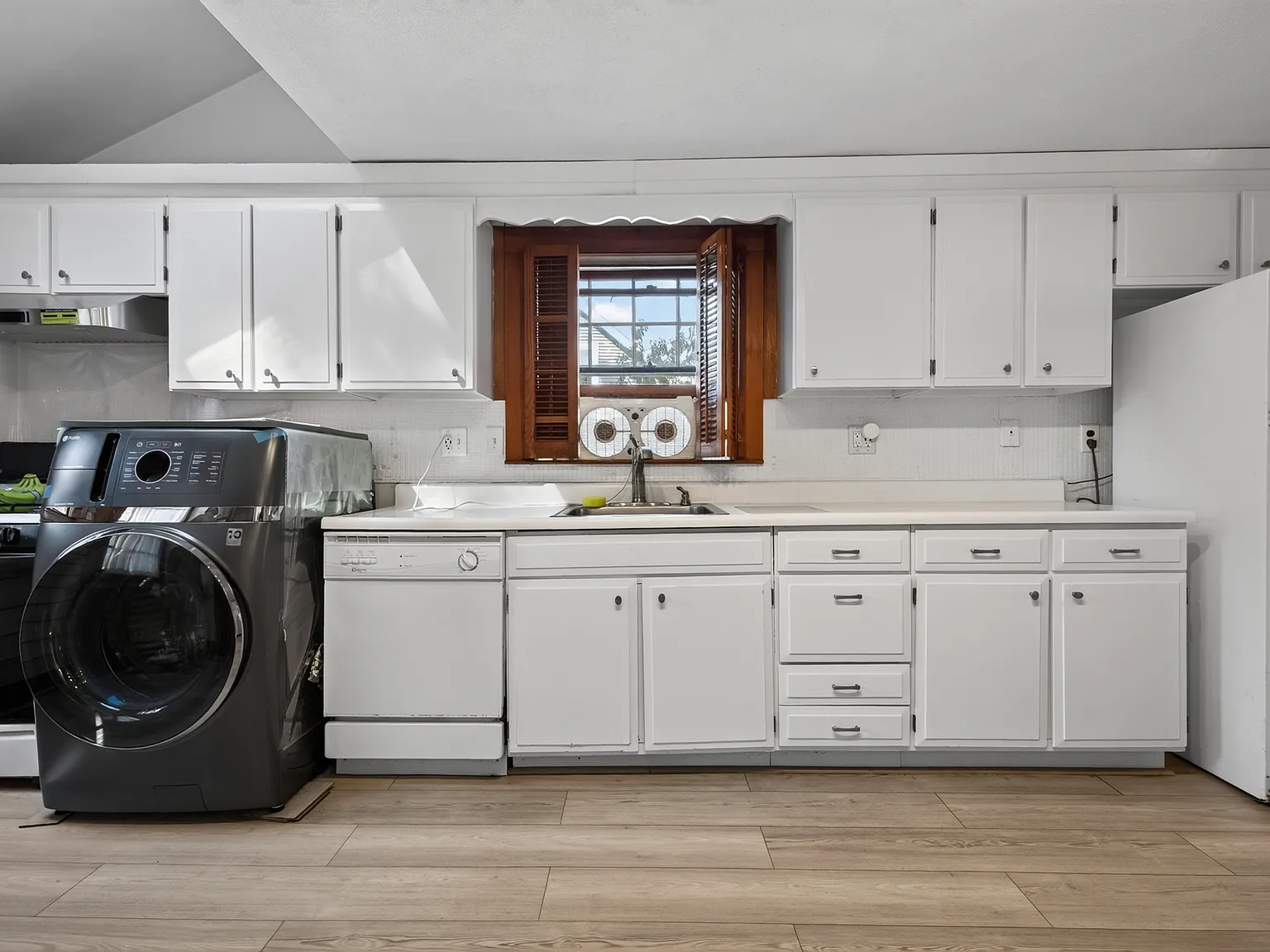 14 Flint Ave — Photo 4