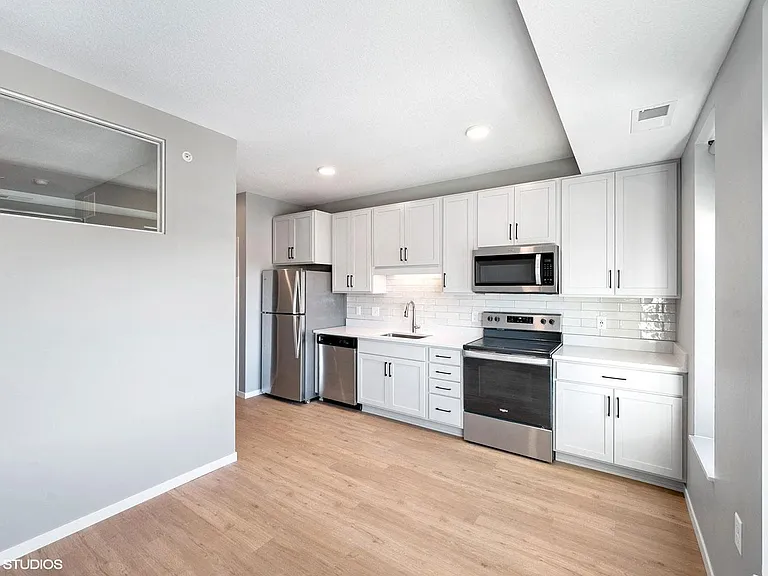 Lago Apartments — Photo 167