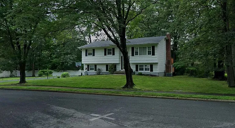 4 Templar Ct — Photo 2