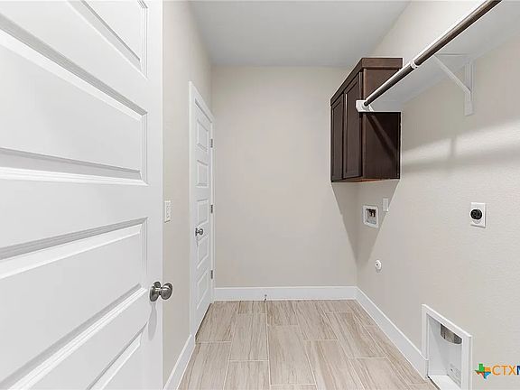 3rd image of 920 Campbelton Dr
