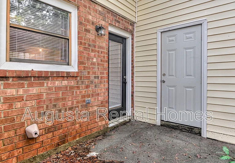 137 Chalet North Ct — Photo 27