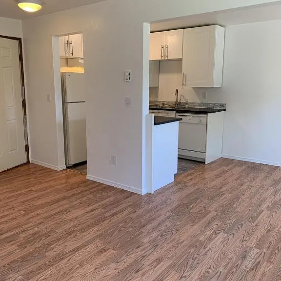 14314 32nd Ave NE — Photo 3