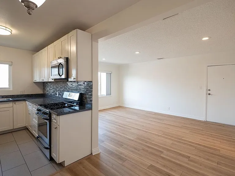 14857 Hartsook St #6 — Photo 15