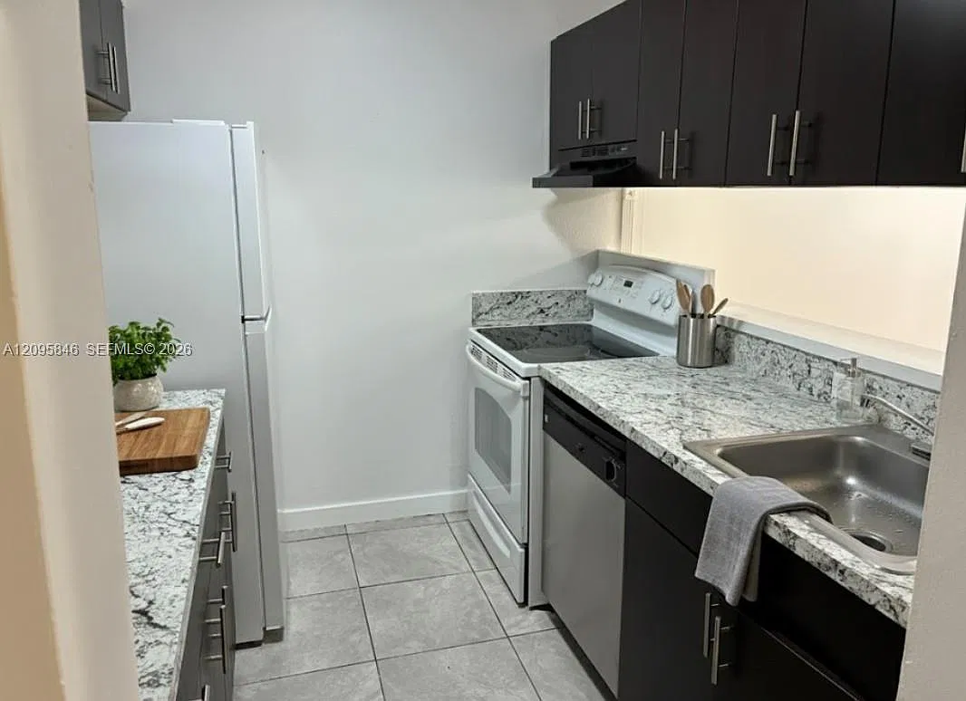10801 SW 109th Ct — Photo 2