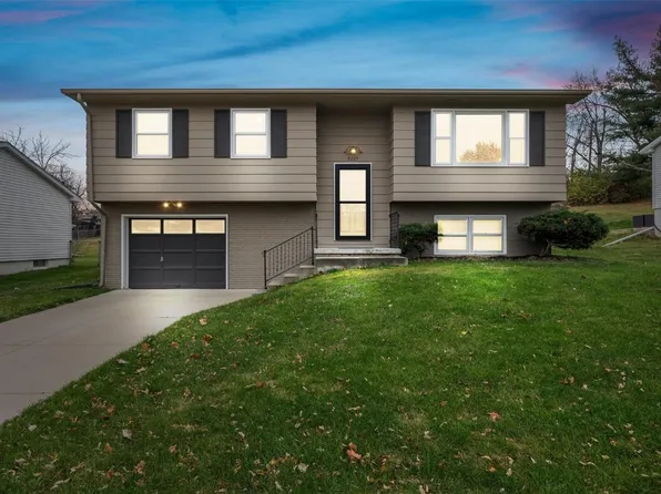 3207 Elaine Dr NW, Cedar Rapids, IA 52405
