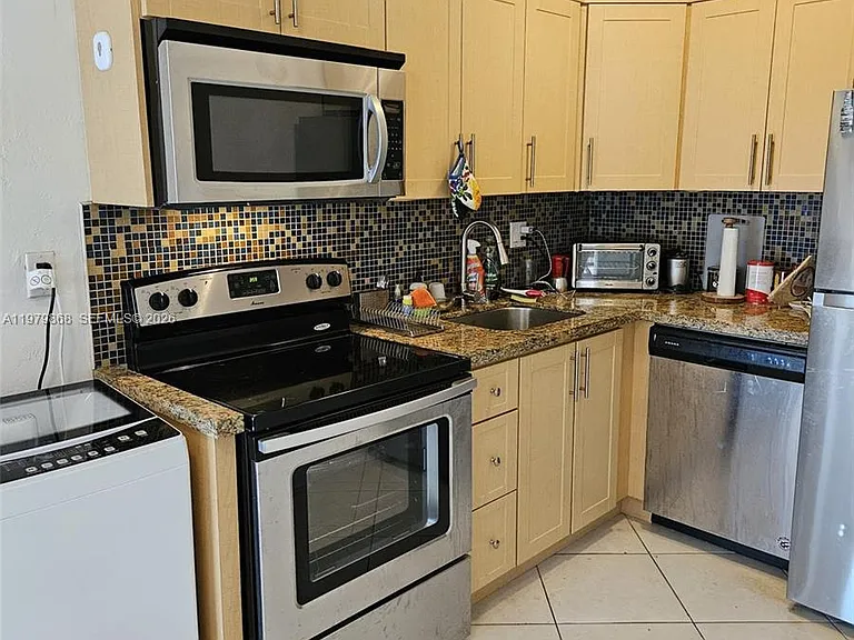 7400 Harding Ave #22 — Photo 3