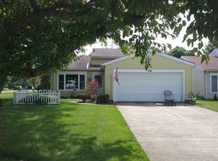 8890 Holly Ln #61, Olmsted Falls, OH 44138