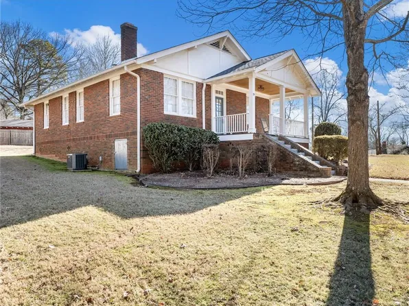 19 4th St, Gainesville, GA 30504