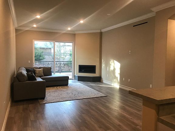 5th image of 201 N Reese Pl Unit 201