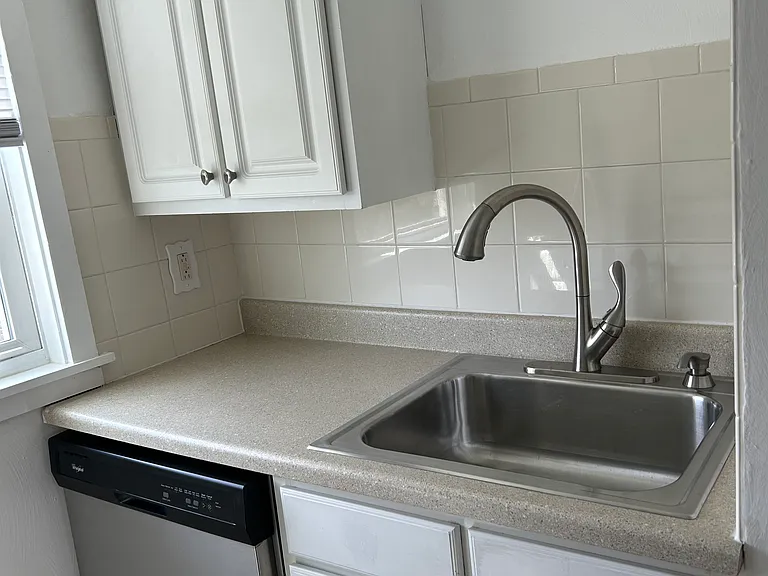 1430 Muldowney Ave — Photo 20