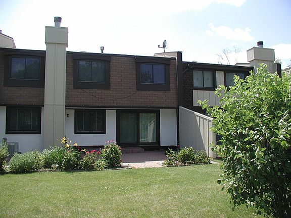 2nd image of 21 Deercrest Sq