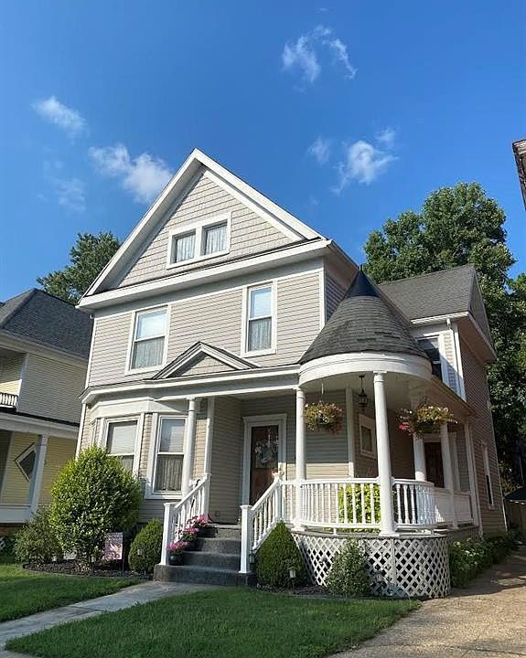 1st image of 820 2nd St
