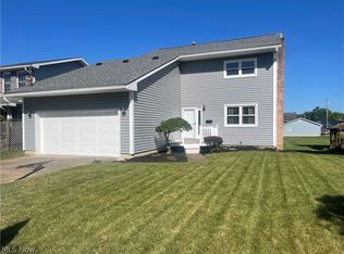 4403 Sandalwood Pl, Vienna, WV 26105
