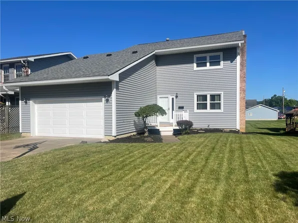 4403 Sandalwood Pl, Vienna, WV 26105