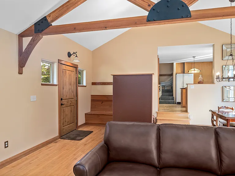 516 NE 20th Pl — Photo 15