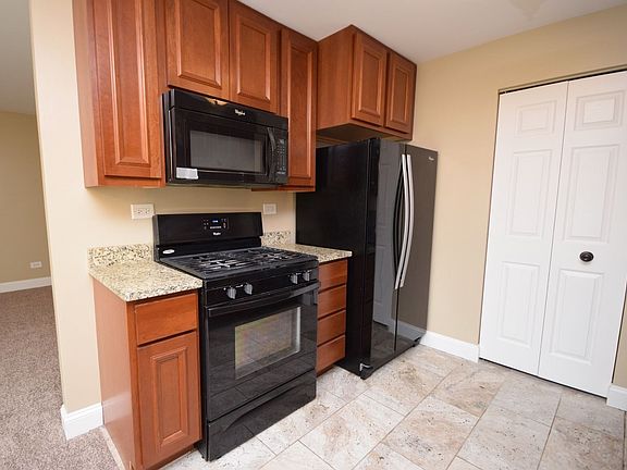 4th image of 360 Newport Ln APT C1