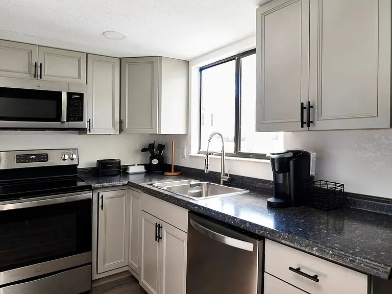 580 Skinner Blvd — Photo 10