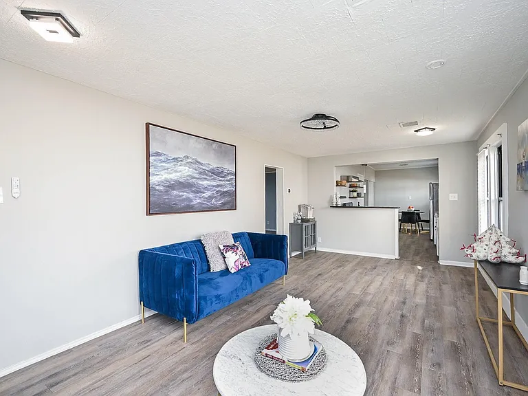 1507 Laird St — Photo 7