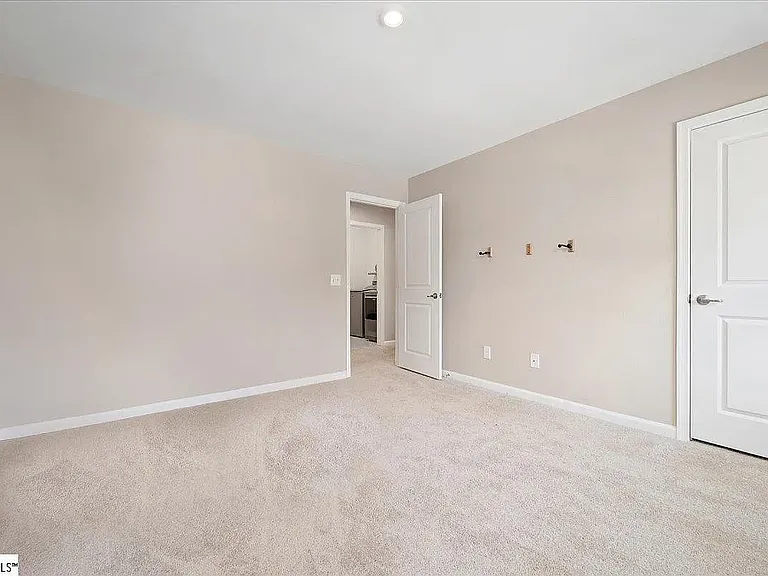 411 Sandusky Ln — Photo 12