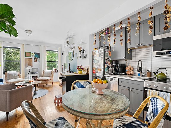 5th image of 81 Clermont Ave Floor 3