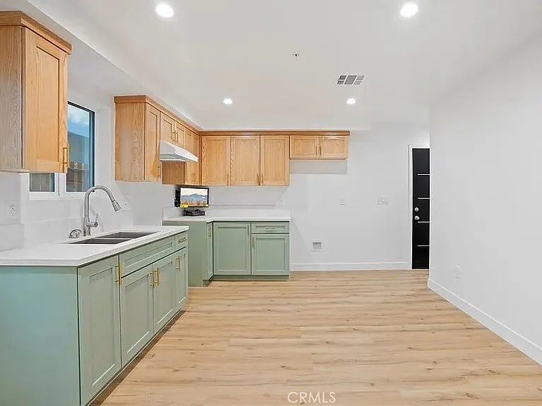 10422 1/2 Graham Ave — Photo 16