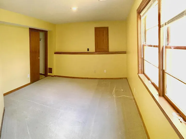 9817 Foster St — Photo 14