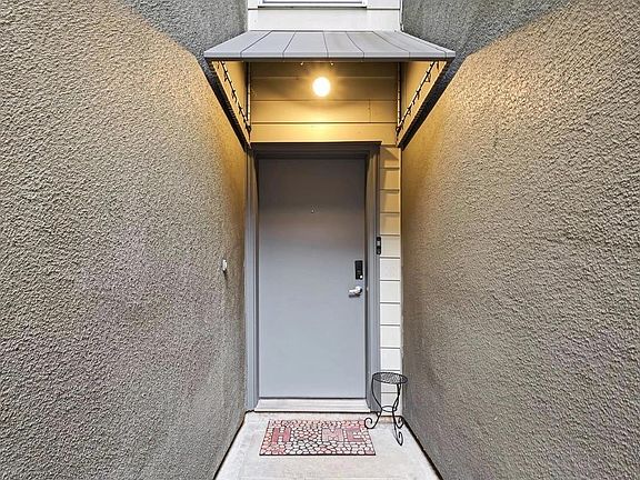 5th image of 417 Meadow St