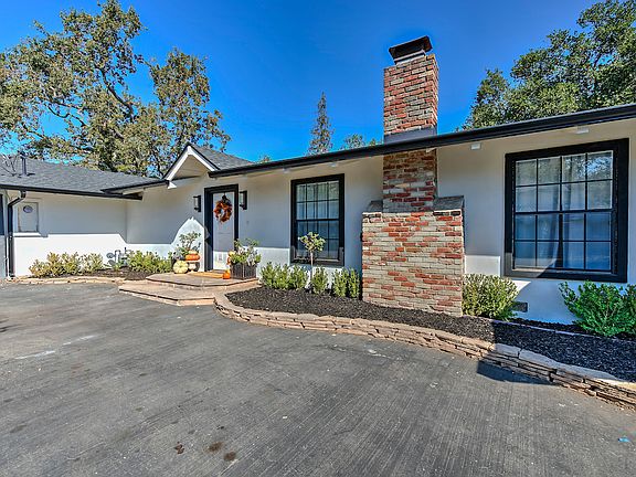 5th image of 716 Hillcrest Dr