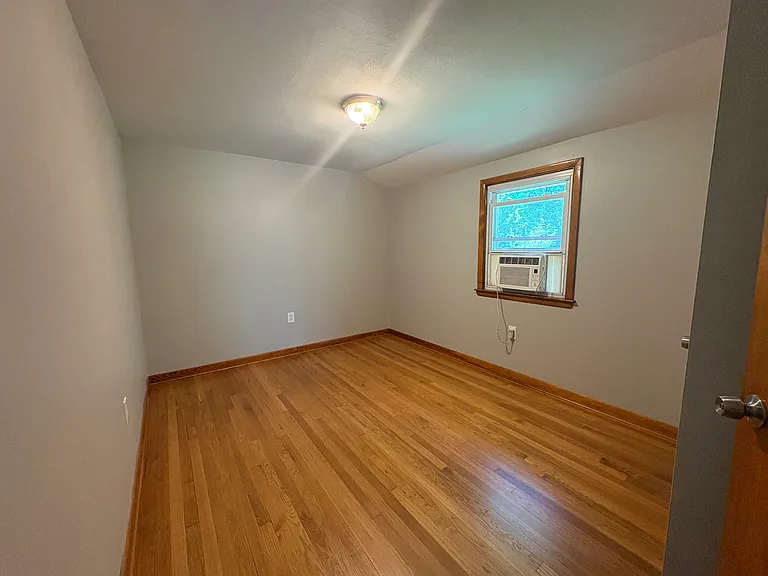 136 Putney Dr — Photo 8
