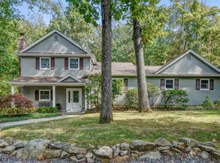 24 Old Farmers Rd, Long Valley, NJ 07853