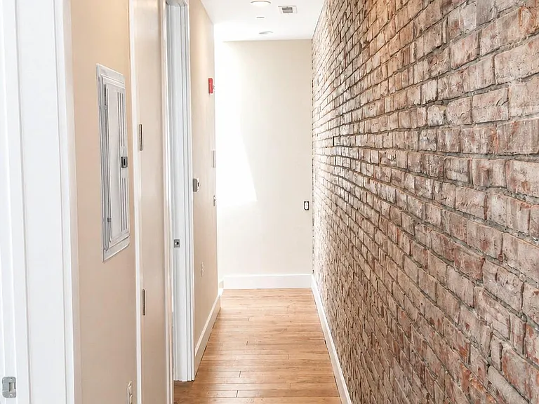 131 S 13th St #4R — Photo 4