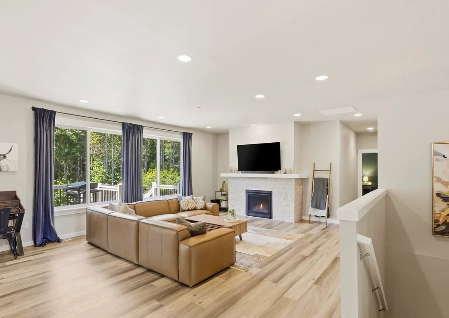 4 bed, 3284 sqft, $4,500 — Photo 3