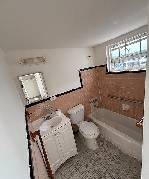 2239 NW 87th St — Photo 2