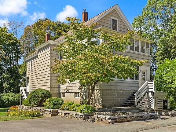 2nd image of 19 Wentworth Ave