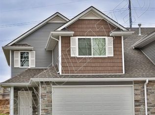 8727 Ridge Hollow Dr, Lincoln, NE 68526
