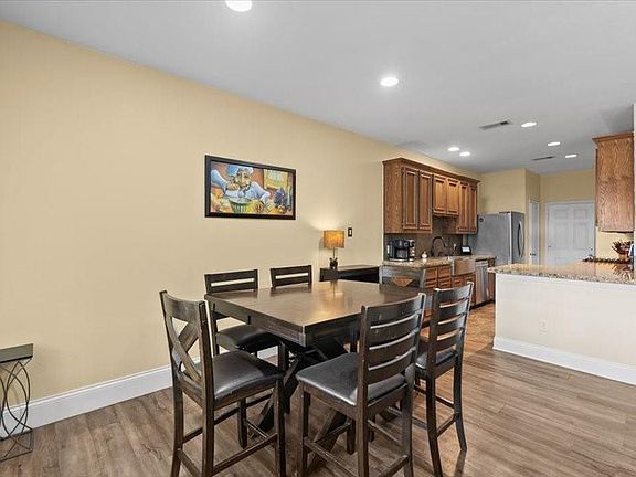 3rd image of 838 San Jacinto Cir