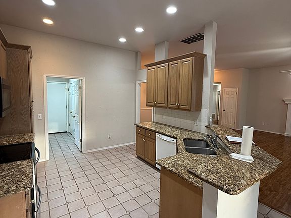 5th image of 7720 Sandlewood Dr