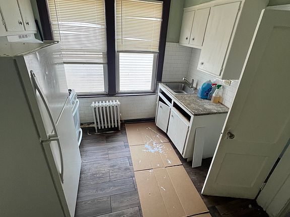 5th image of 125 Mill Rd #1