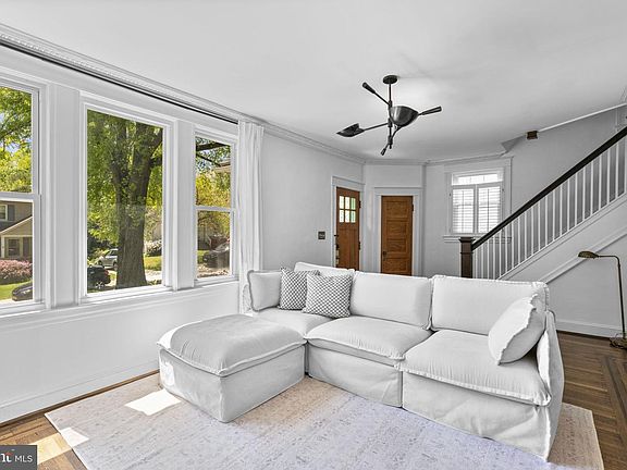 4th image of 1022 Overbrook Rd