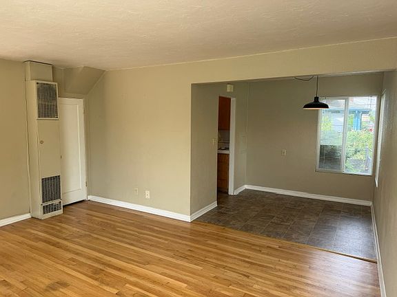 3rd image of 830 NE Killingsworth St APT 10
