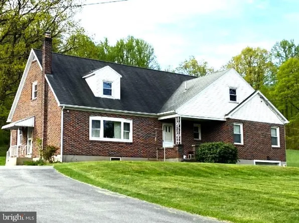 18 Pensinger Ln, Mertztown, PA 19539