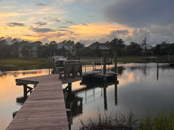 374 Commonwealth Rd, Mount Pleasant, SC 29466