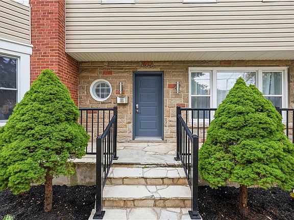 4th image of 366 Aberdeen Ave