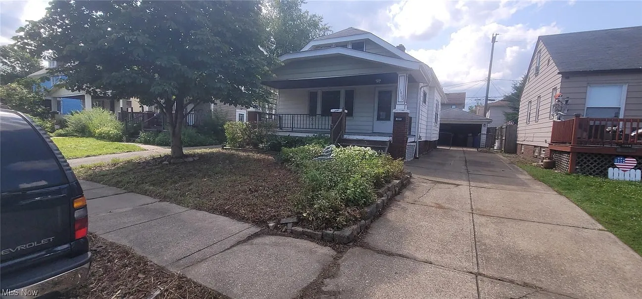 1609 Ardoyne Ave photo 1