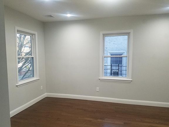 2nd image of 142 S 10th Ave #2