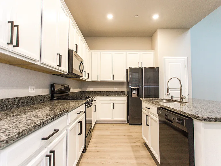 7504 Palisades Dr — Photo 8